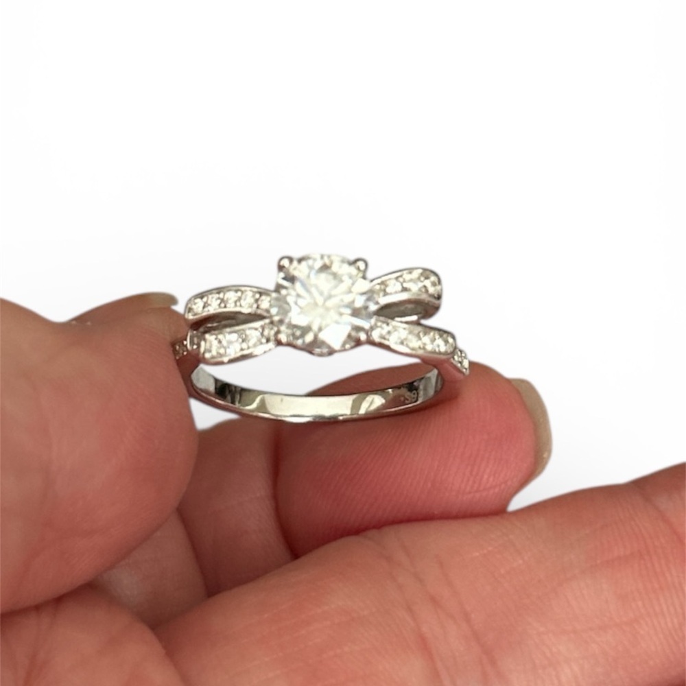 Moissanite Silver Ring with Bow Design Size 7